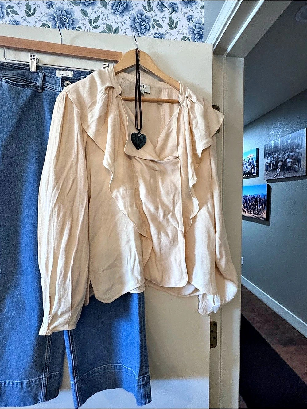 joie Ruffle Blouse in Cream Size XL Like New